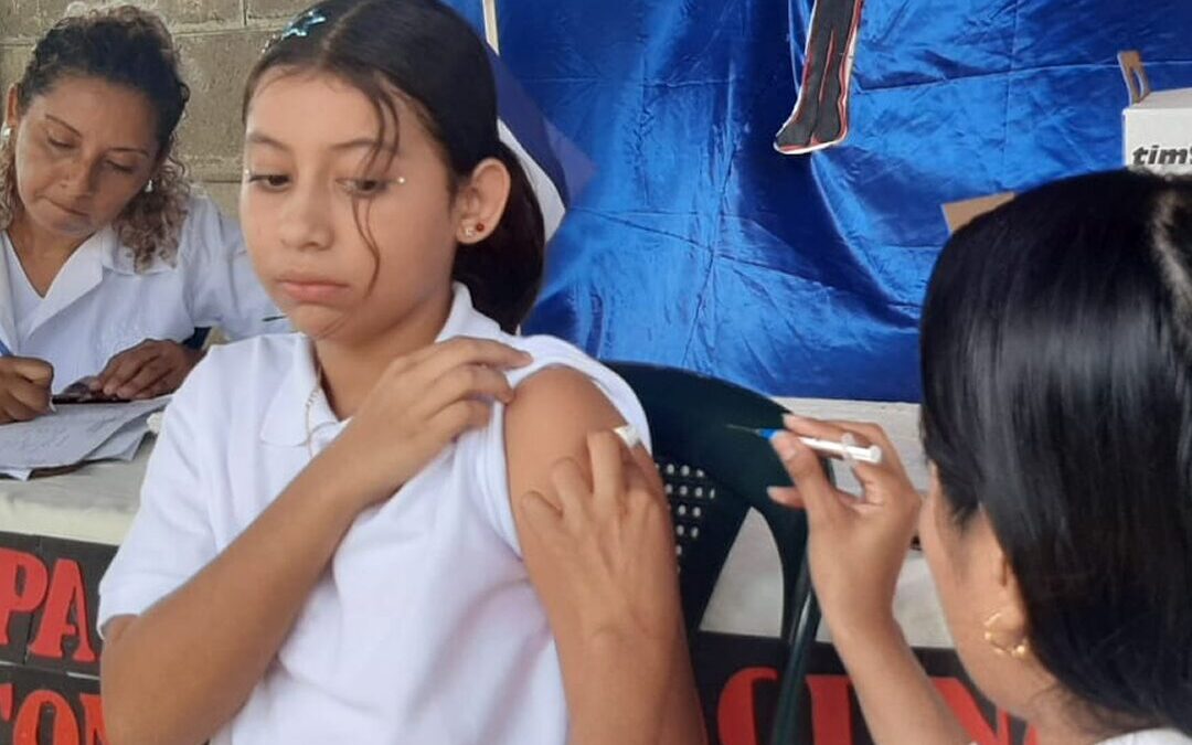Más estudiantes adolescentes reciben vacuna contra el VPH