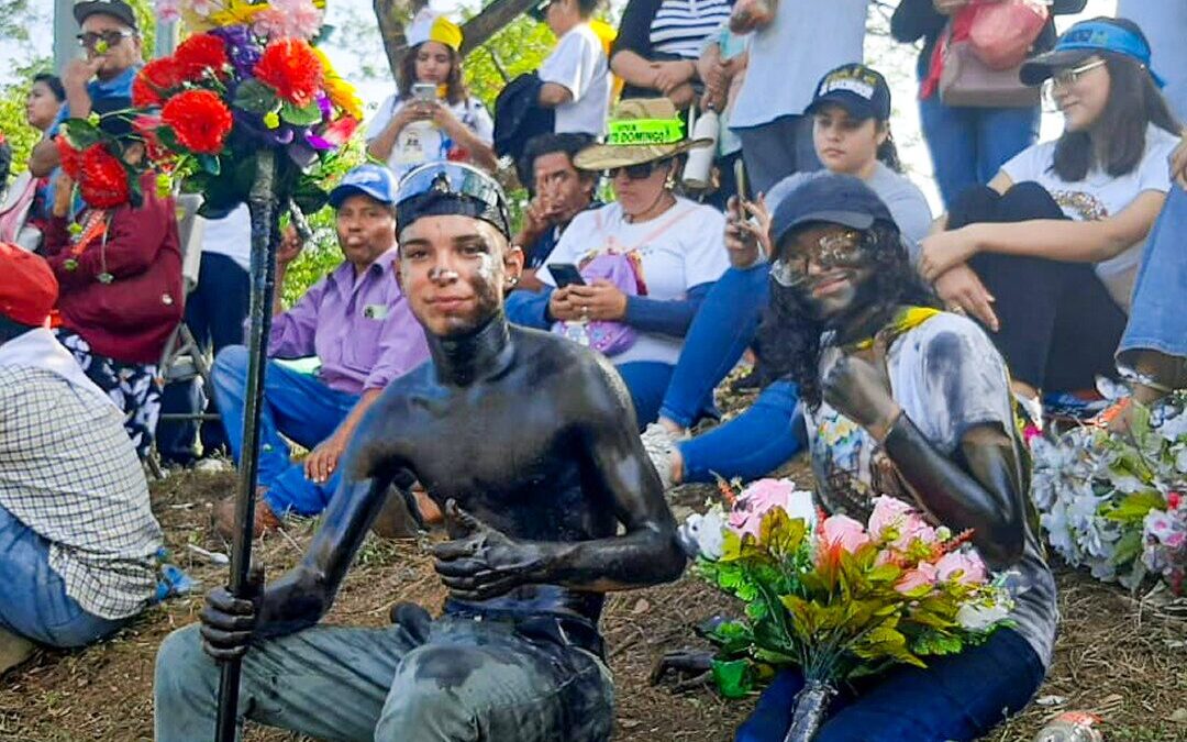 Fieles viven fiestas de Santo Domingo en paz y con gran devoción