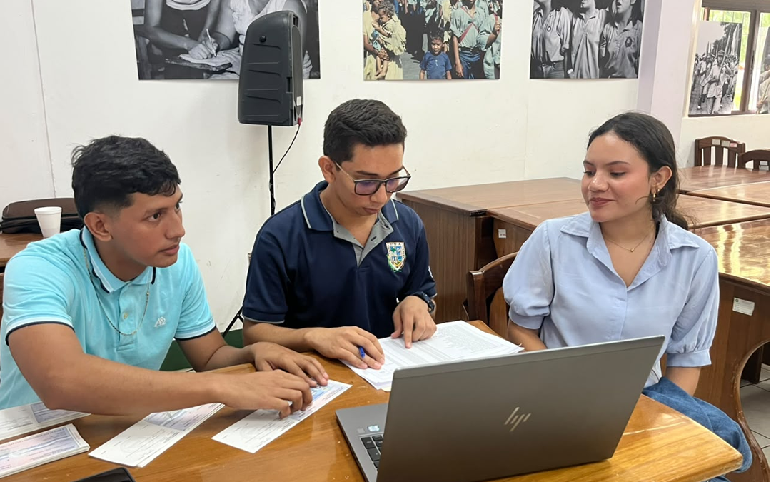 Casi 900 estudiantes reciben becas en la Universidad Nacional Agraria