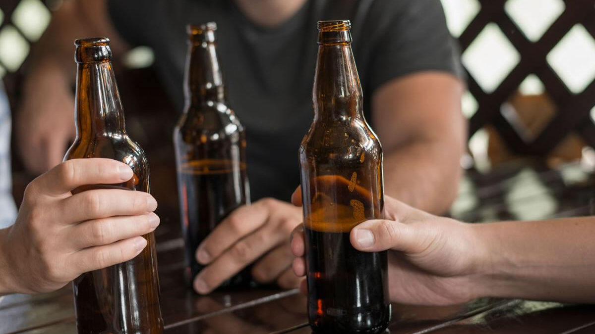 Alertan que consumir alcohol a diario eleva riesgo de cáncer