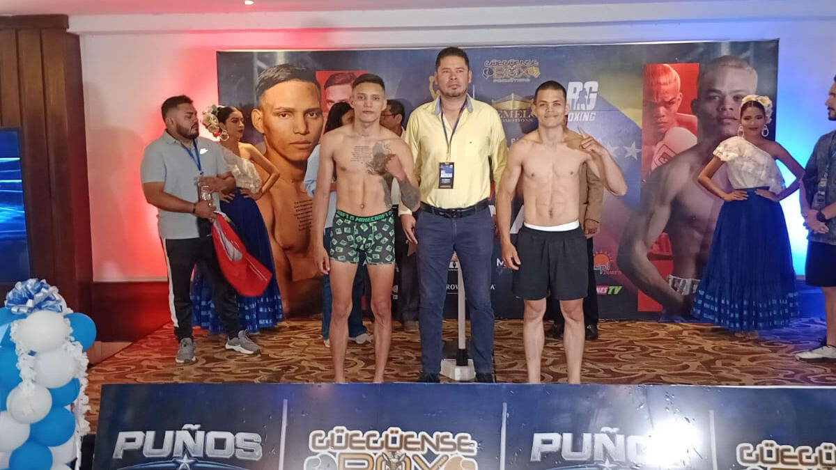 Boxeadores superan la báscula para la velada “Puños Patrios”
