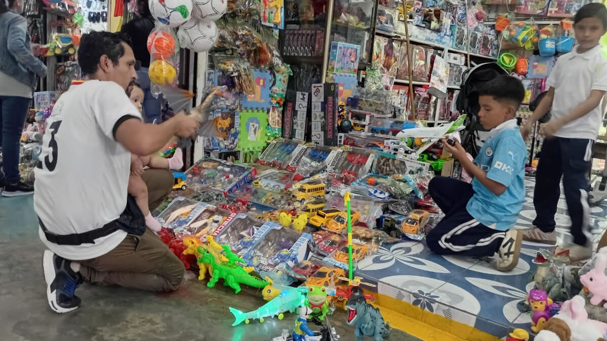 Comerciantes del Roberto Huembes listos para la oferta navideña