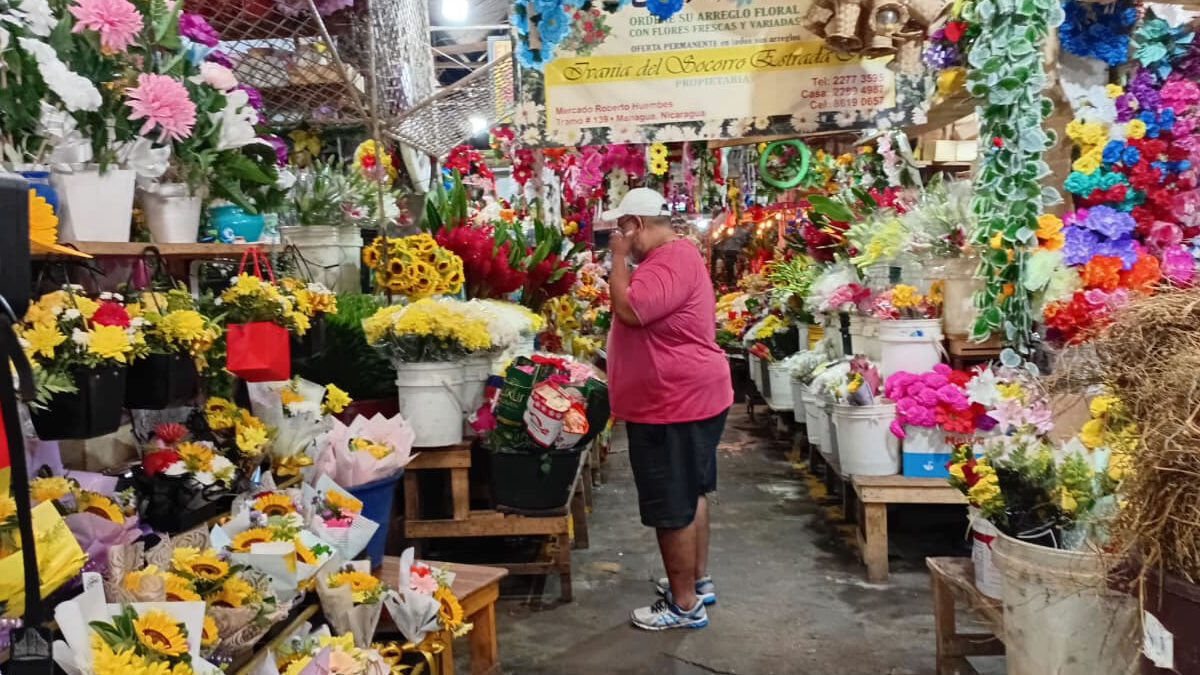Flores amarillas desde C$120 en el mercado Roberto Huembes