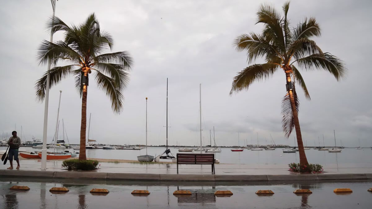 México en alerta por amenaza del huracán Polo en el Pacífico
