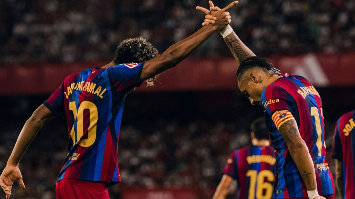 Raphinha marca un triplete y el Barcelona sigue perfecto en LaLiga