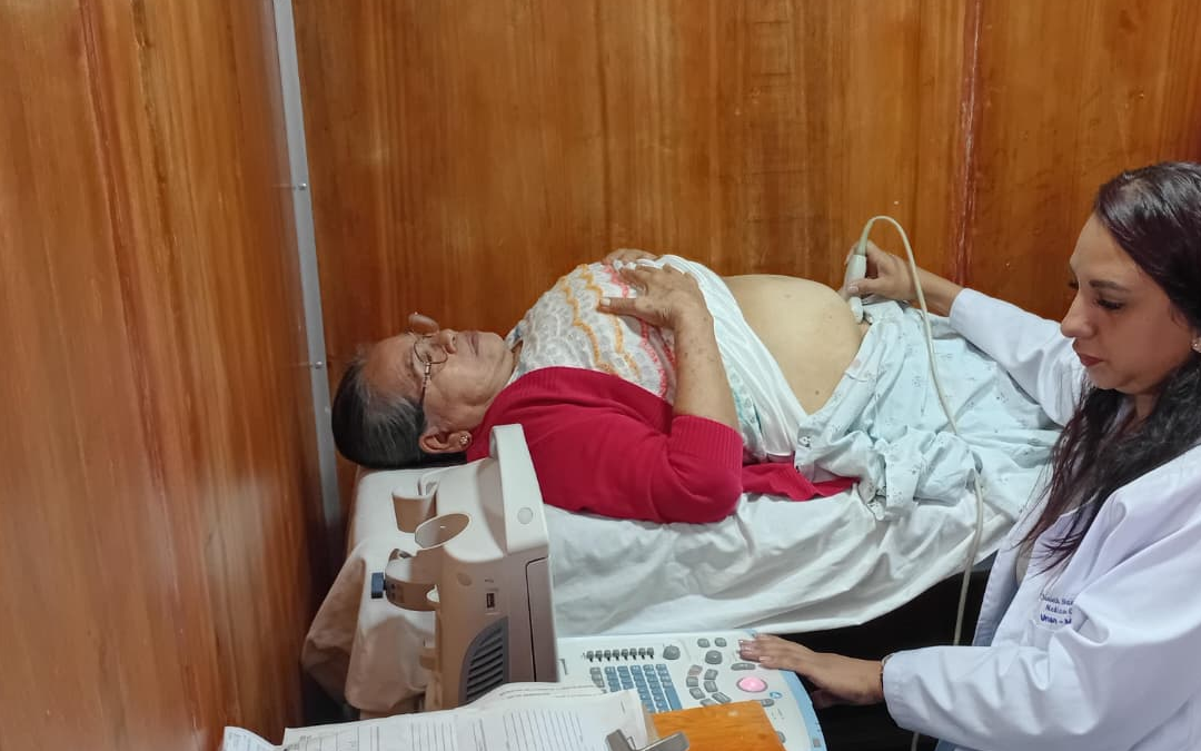 Brigada médica atiende a familias del barrio Martha Quezada