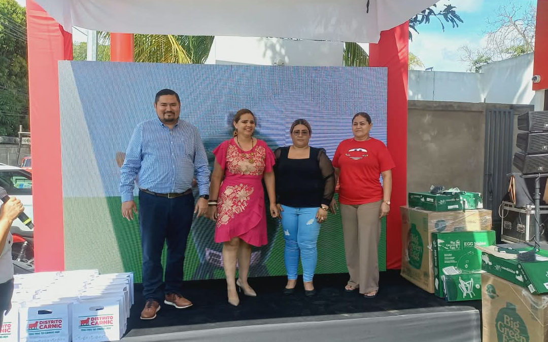 Distrito Carnic premia a cinco clientes por sus compras