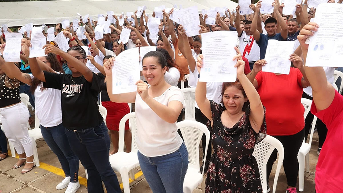 Otorgan convivencia familiar a 1,500 personas en honor a Rigoberto López Pérez