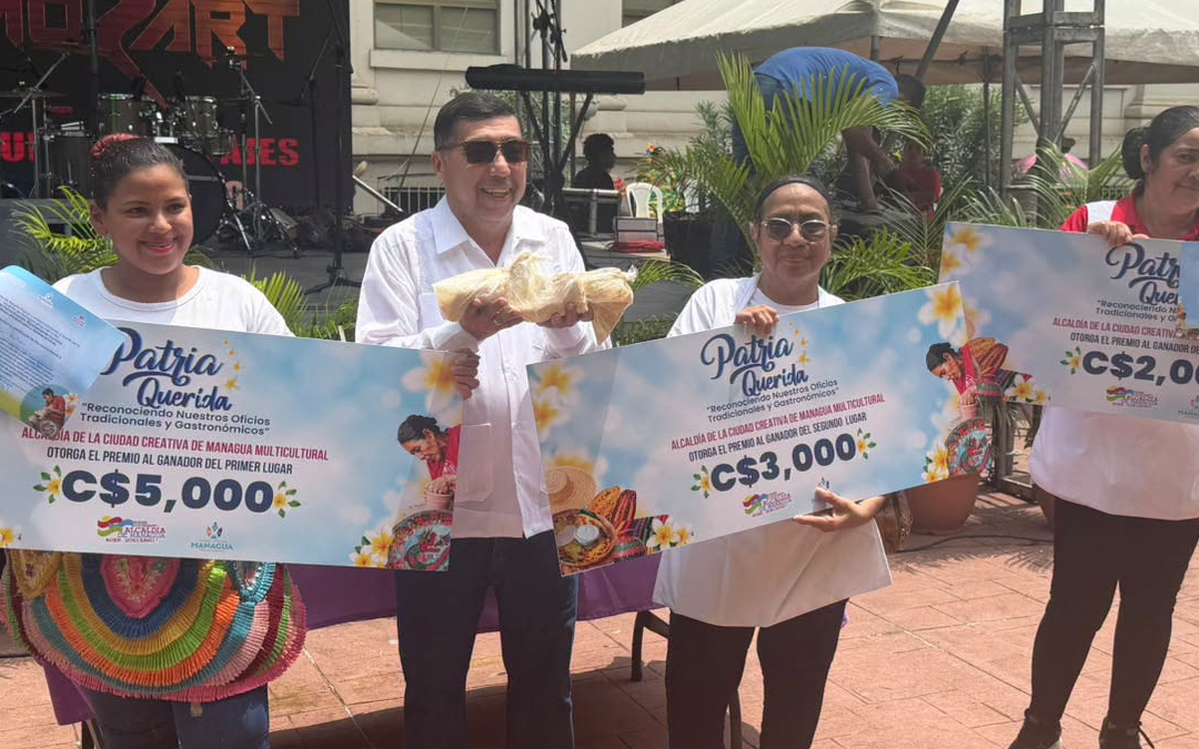 Emprendedores exponen su creatividad y tradiciones en feria “Patria Querida”