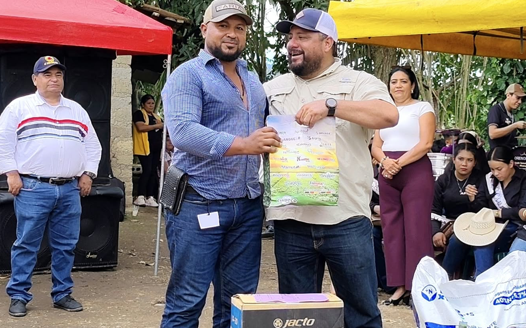 Destacan altos rendimientos de cultivo de maíz en feria de Jalapa