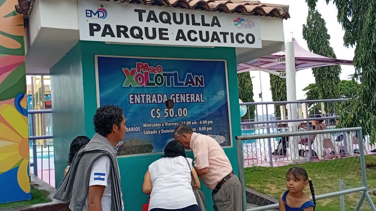 Familias disfrutaron las vacaciones patrias en el parque acuático