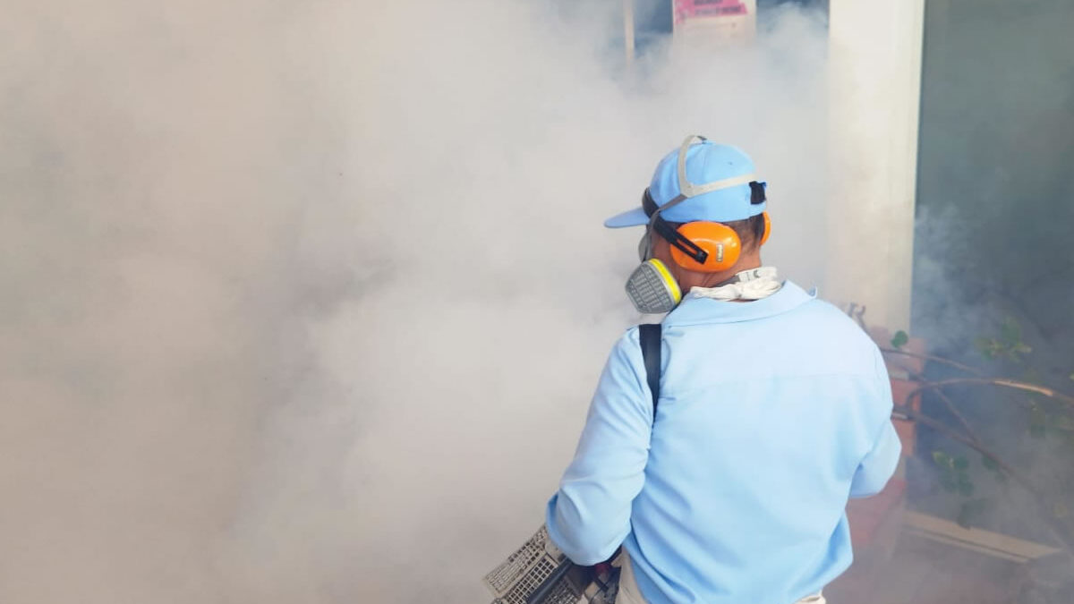 Brigadas de salud combaten el dengue en el barrio Martha Quezada