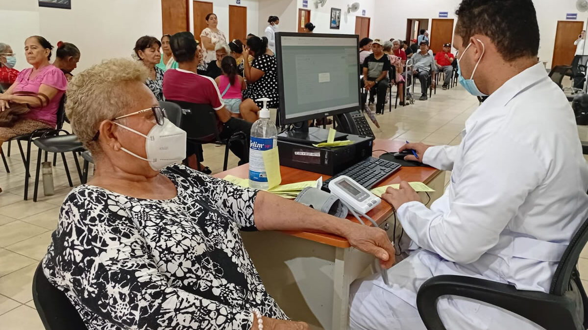 Celebran el Día del Adulto Mayor con recreación y atención médica