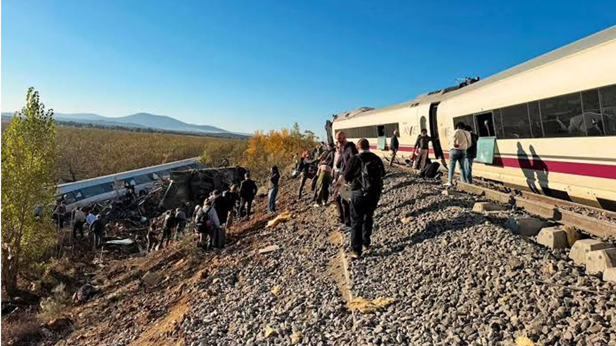 Grave accidente ferroviario en España deja decenas de muertos