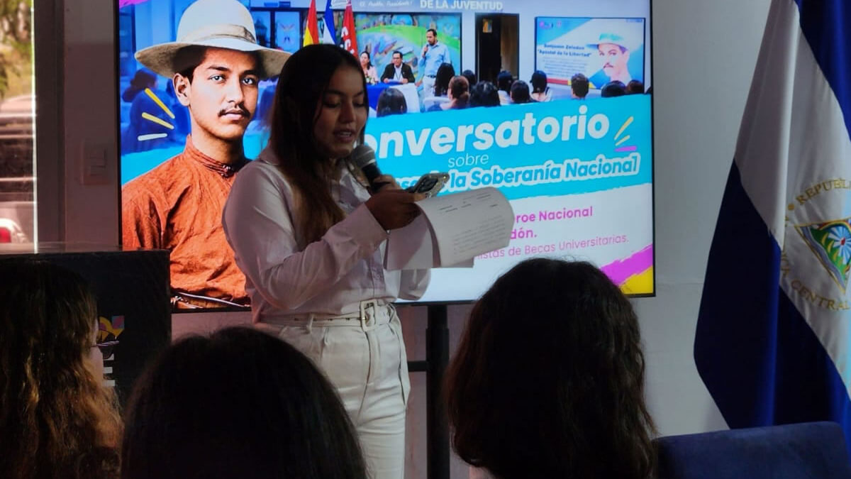 Jóvenes abordan legado de Benjamín Zeledón en foro académico