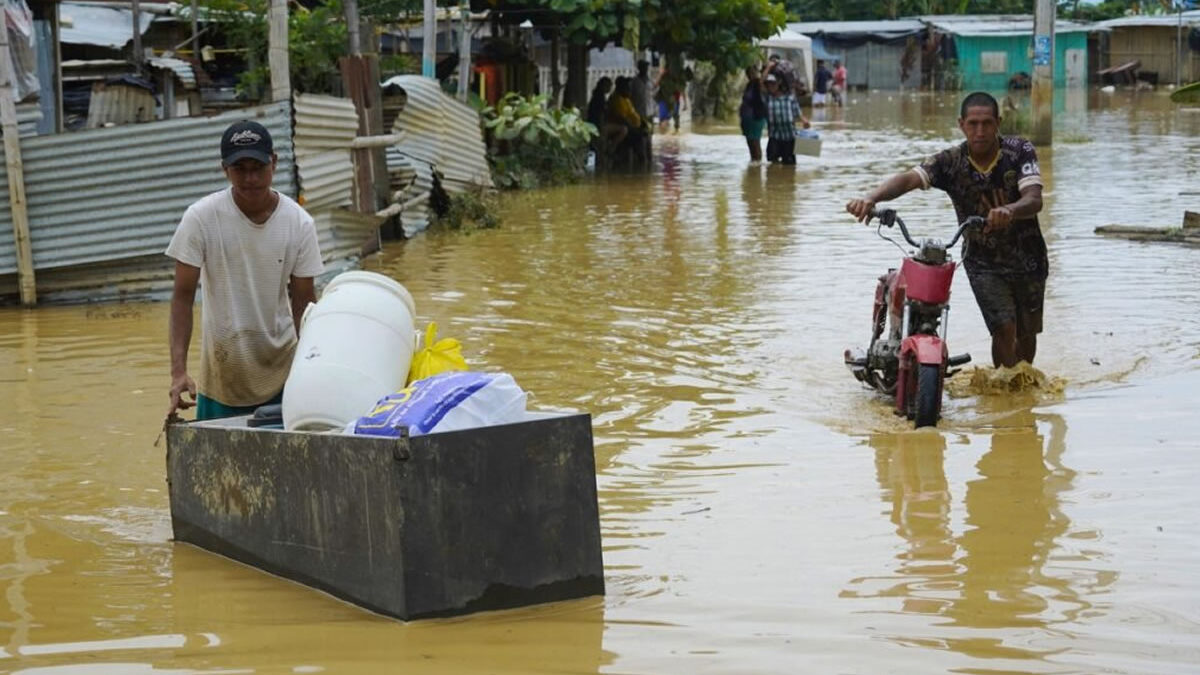 Lluvias y desbordamientos causan daños a miles en Ecuador