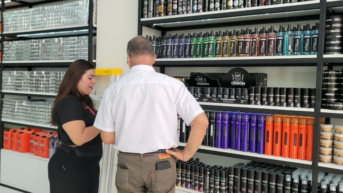 Nueva inversión impulsa el comercio de productos para barberías en Nicaragua