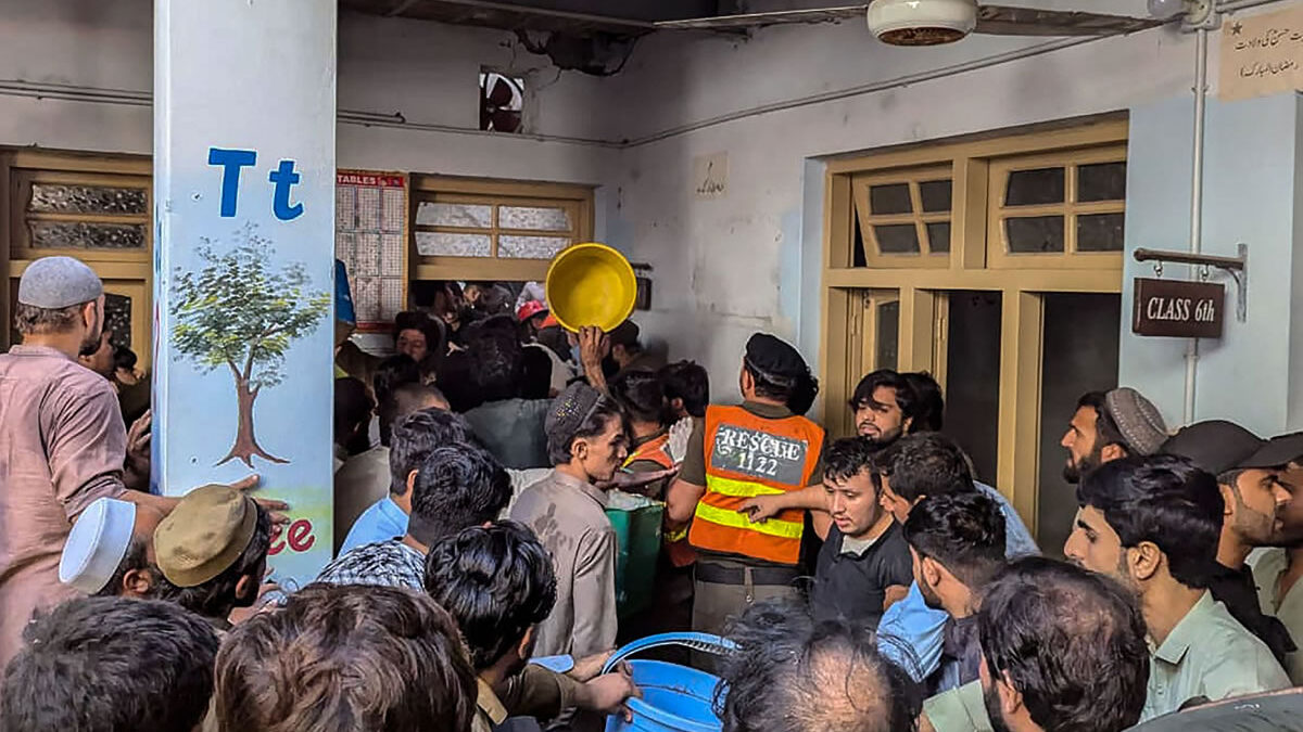 Pakistán: 35 personas fallecidas al colapsar techo de escuela