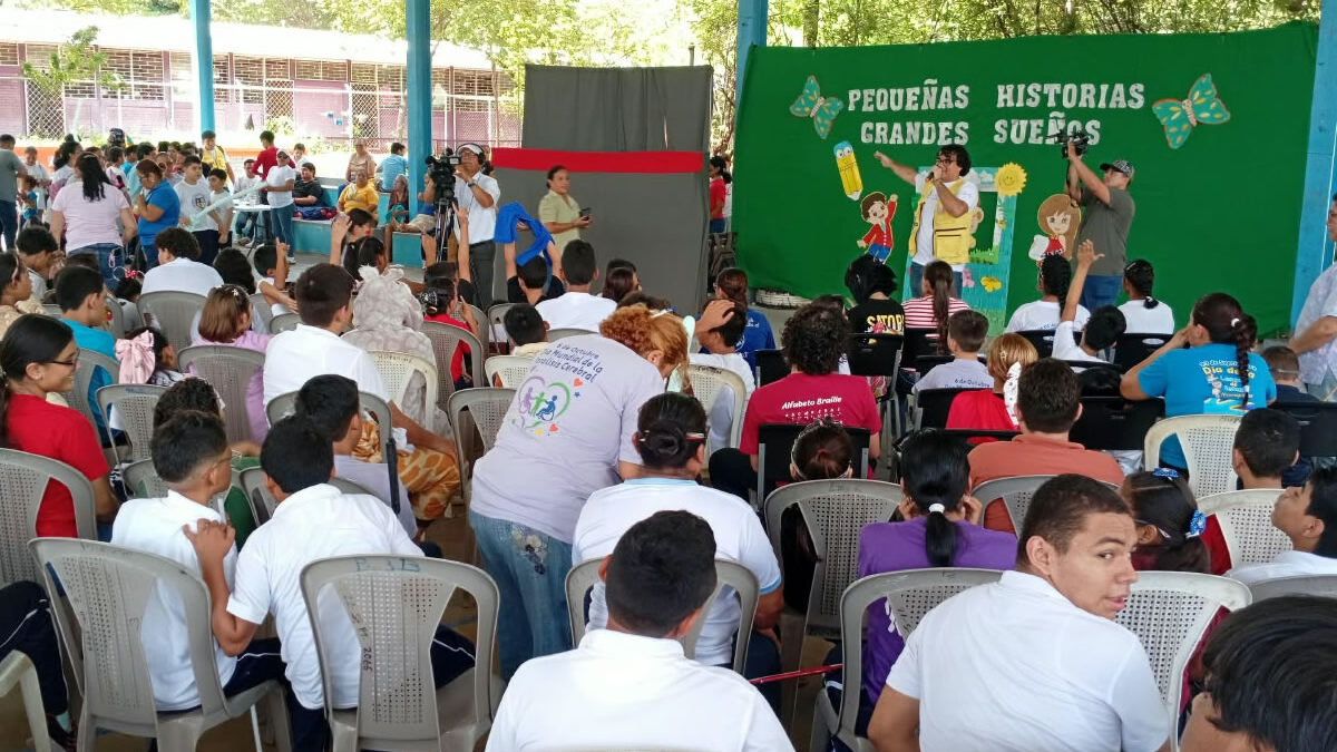 Promotoría Solidaria fomenta la lectura infantil con cuentos y títeres