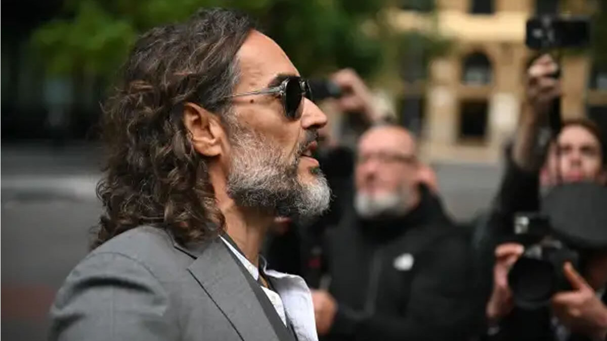 Russell Brand enfrenta juicio en Londres por 7 delitos sexuales