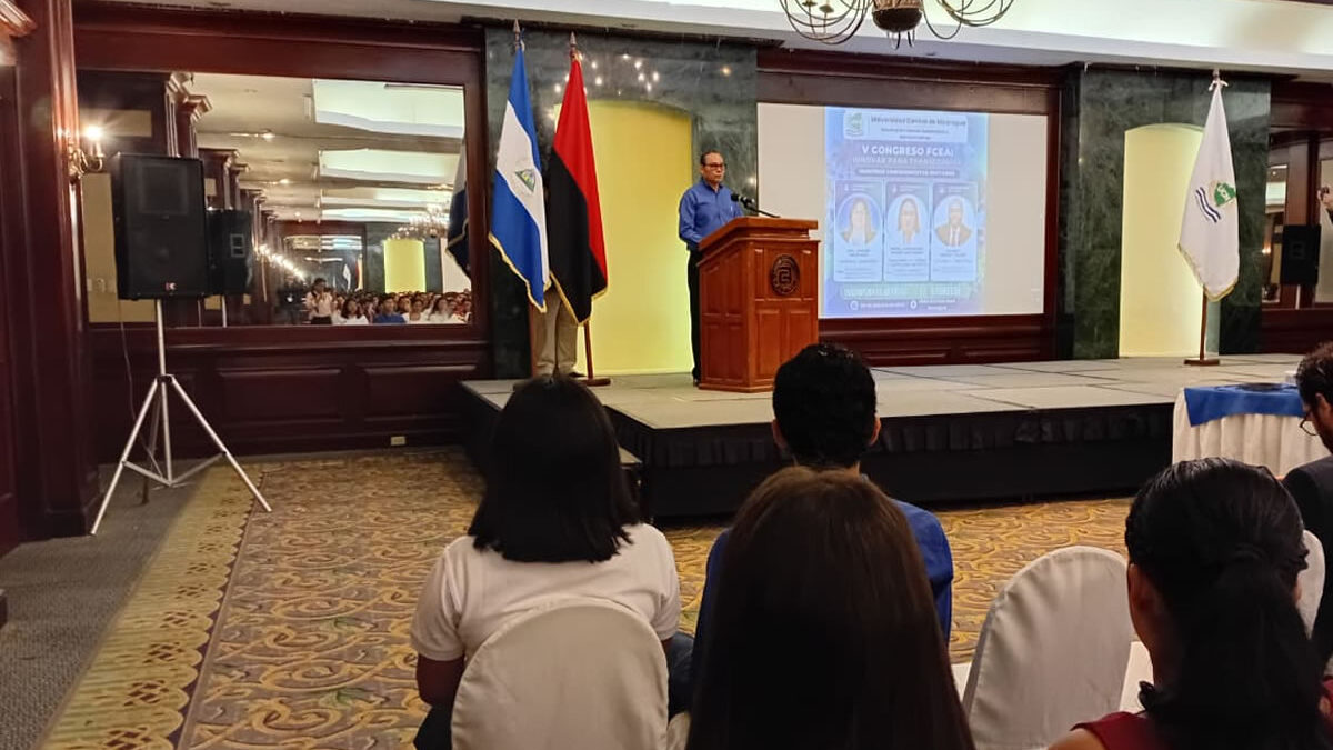 UCN realiza congreso de innovación con 500 estudiantes
