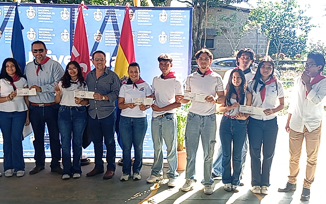 Estudiantes de Carazo reciben bono universitario 2026