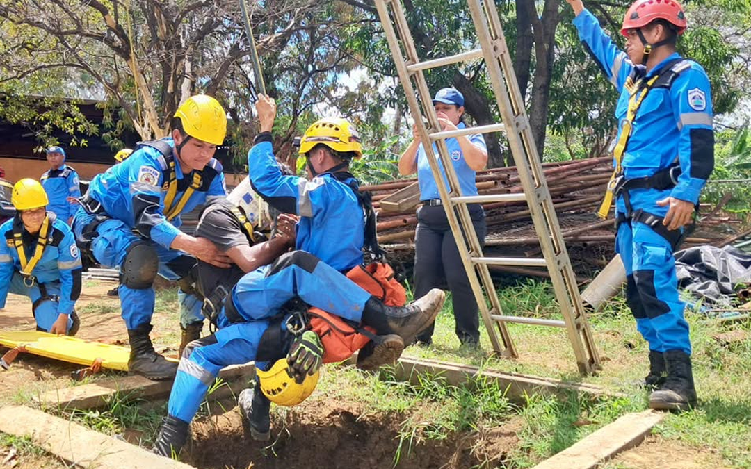 Rescatistas fortalecen sus capacidades con simulacro de emergencia