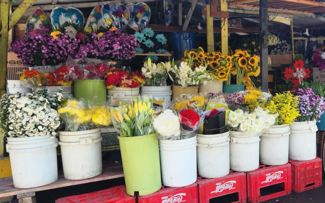 Comercio se abastece para el Día de los Fieles Difuntos