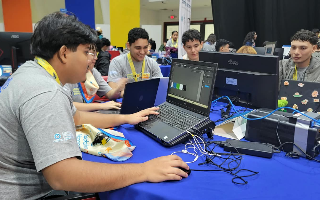 Más de 400 mentes creativas participan en Hackathon Nicaragua 2026