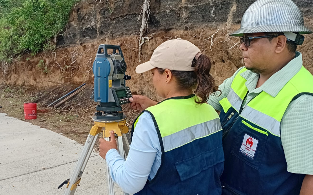 Pareja de ingenieros civiles funda empresa y crea empleos