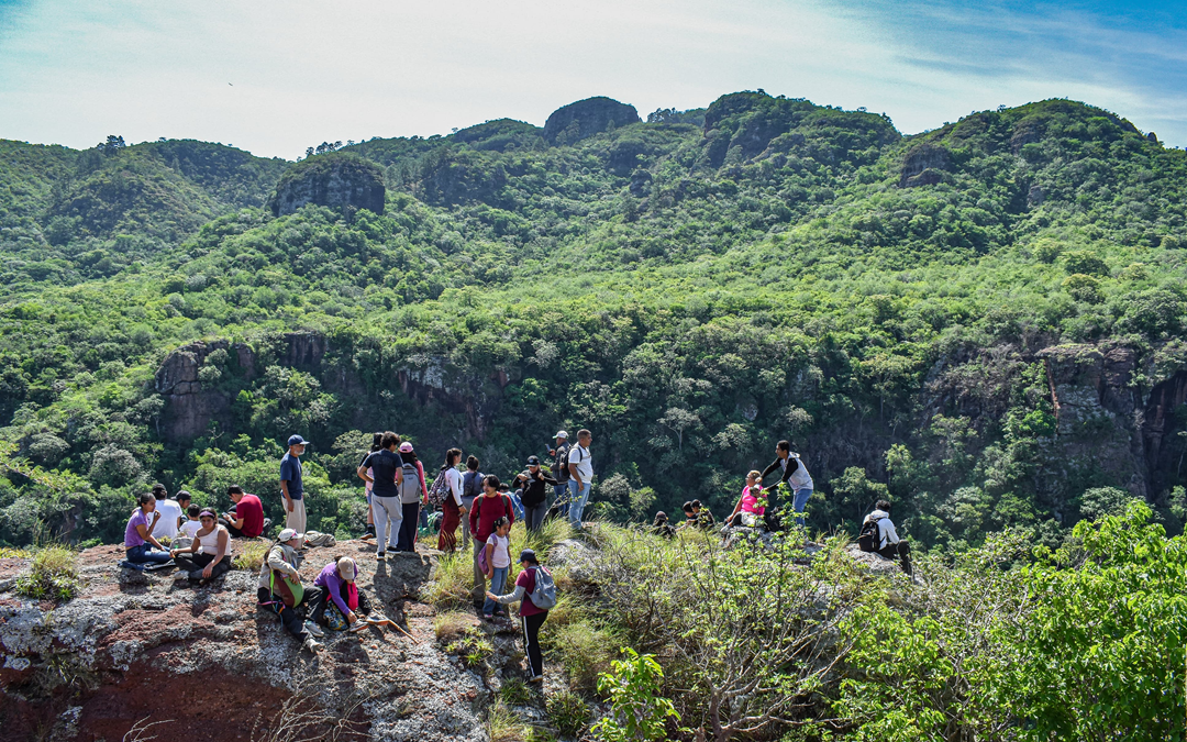 Tour al Cerro Las Tres Señoritas reúne a 50 turistas