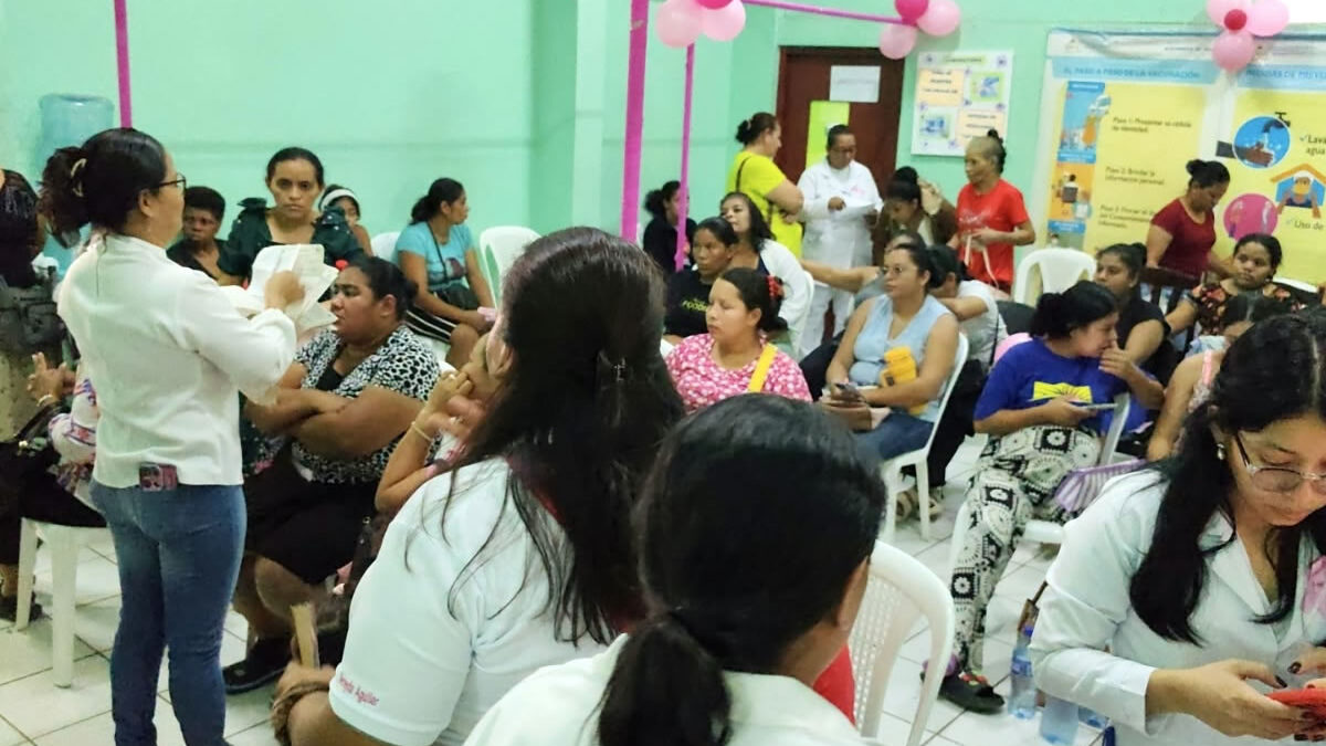 Realizan megaferia de salud de la mujer en Ocotal por Octubre Rosa