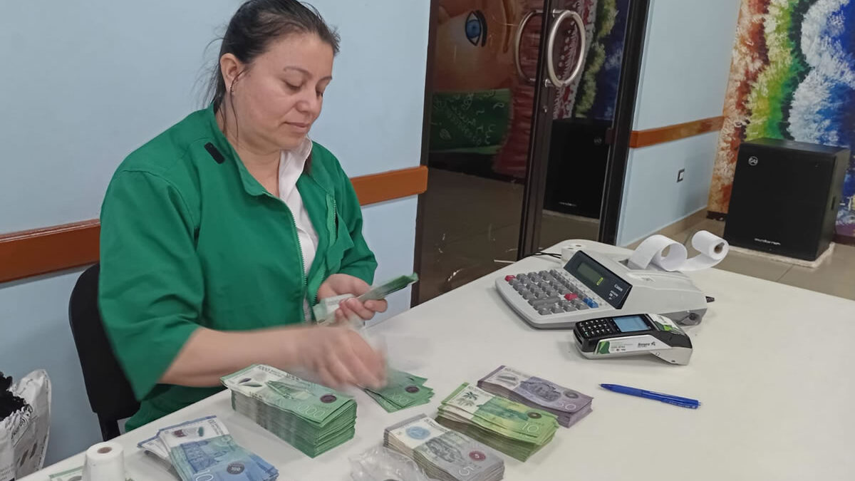 60 mil servidores públicos reciben pago adelantado de octubre en Nicaragua