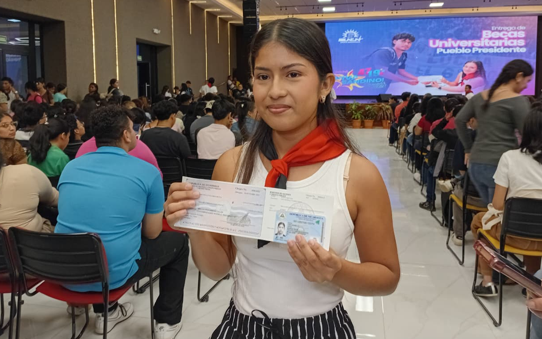 UNAN-Managua entrega más de 4 mil becas universitarias